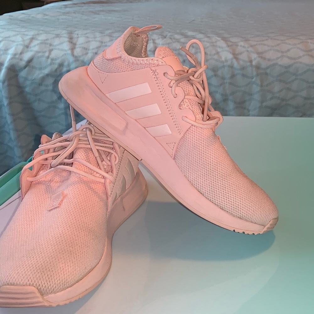 Girls sneakers